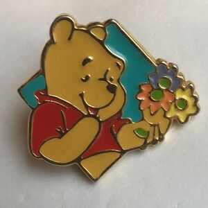 Disney Winnie the Pooh Gold-tone Pin, 1” x 1”